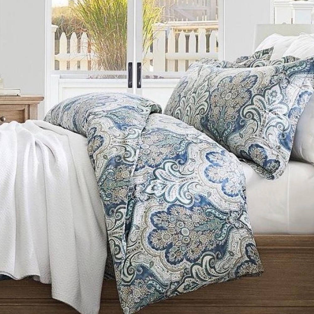 Pottery Barn King Duvet Cover & 2 King size shams